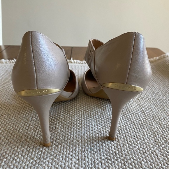 Calvin Klein Nude Leather Pumps With Cross Strap Size 8.5 Heel: 3 1/2” - Picture 4 of 7